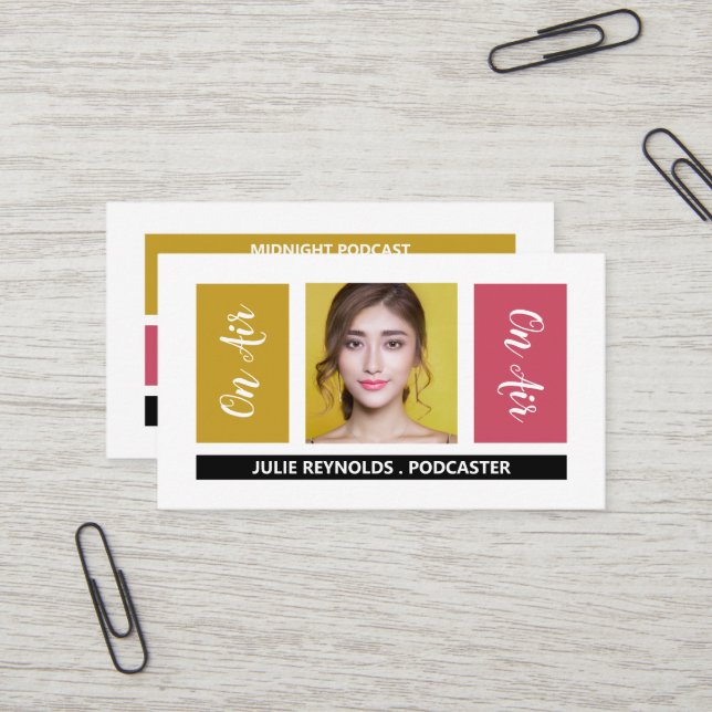 Carte De Visite On Air - Podcaster Photo - Retro Podcaster (Devant/Arrière en situation)