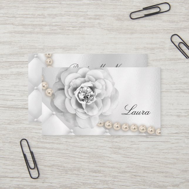Carte De Visite Perles élégantes de blanc de rose de wedding (Devant/Arrière en situation)