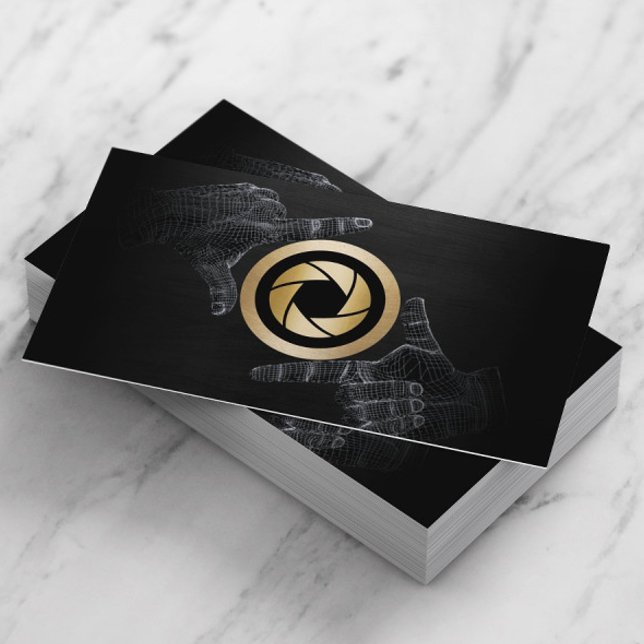 Carte De Visite Photographe Gold Shutter Logo Élégant bois foncé (Créateur téléchargé)
