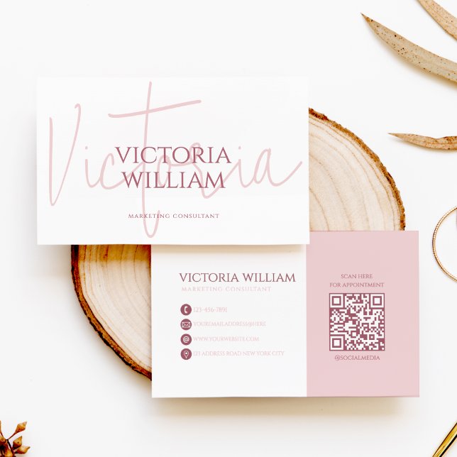 Carte de visite QR Code élégante rose pâle script (Créateur téléchargé)
