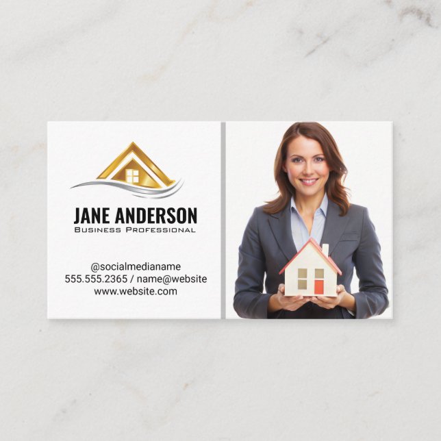 Carte De Visite Realtor Holding Home | Femme d'affaires (Devant)