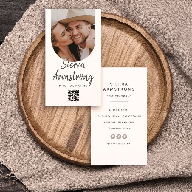 Carte De Visite Script Modern Typography Photographe Code QR (Créateur téléchargé)