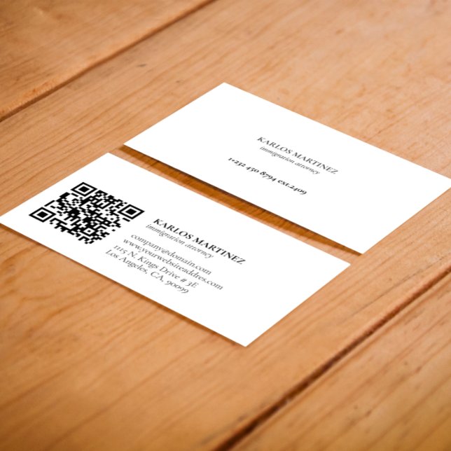 Carte De Visite Simple Black & White Immigration Attorney QR code (Créateur téléchargé)