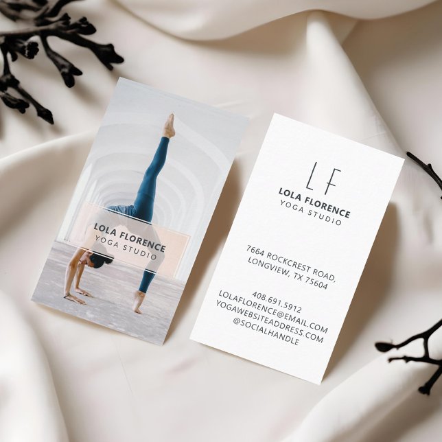 Carte De Visite Studio de yoga minimaliste de luxe moderne Photo d (Minimal & Professional Photo Yoga Studio Fitness Business Card)