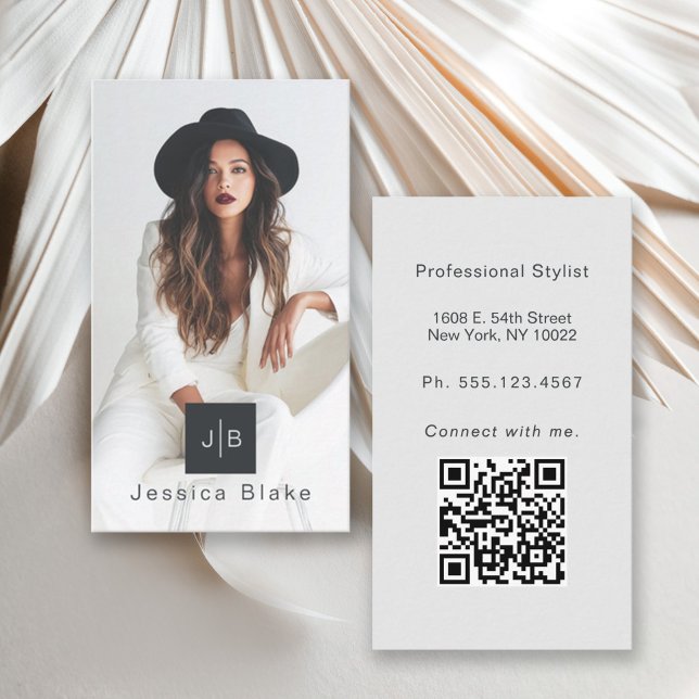 Carte De Visite Style Moderne Entrepreneur Monogramme Photo QR Cod (Créateur téléchargé)