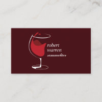 Vin sommelier professionnel en verre de vin rouge