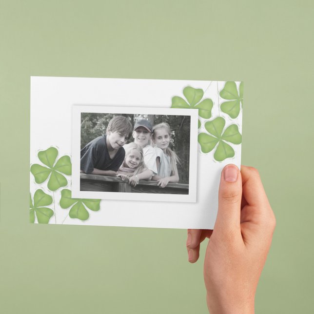 Carte de voeux de photo du jour de St Patrick (Four leaf clover folding photo card. )