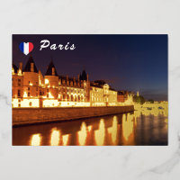 Conciergerie illuminée la nuit - Paris, France