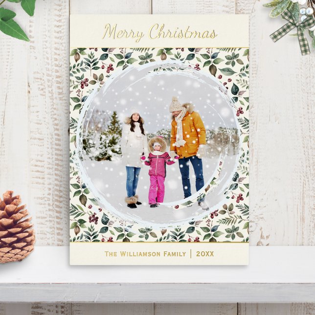 Carte De Vœux En Aluminium Élégant Rustique Botanique Joli Noël (A Christmas card with custom photo, name and year, with festive greenery pattern and foil detail)
