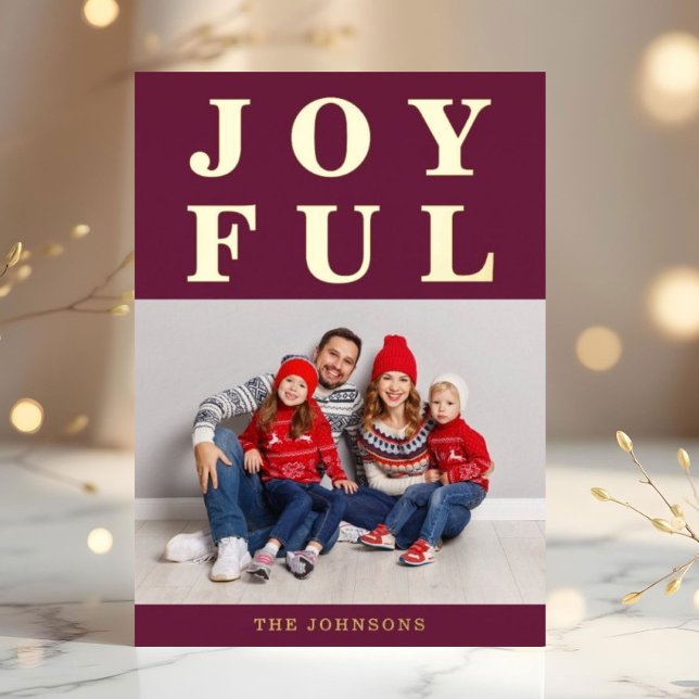 Carte De Vœux En Aluminium Joyeux Moderne Bourgogne Photo Gold de Noël (Joyful Modern Burgundy Photo Christmas Gold Foil Holiday Card)