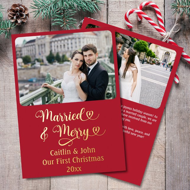 Carte De Vœux En Aluminium Marié Joyeux jeunes mariés Premier Noël Personnali (Married & Merry Our 1st Christmas red Christmas card with gold foil and 2 photos, fully customizable)