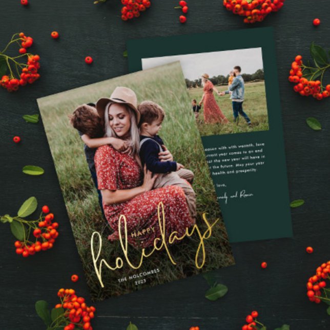 Carte de vœux Joyeuses Fêtes avec photo en écritur (Simple modern photo holiday card with gold foil script greeting overlay and green backer.)