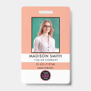 Carte d'identité moderne   Badge QR d'employé d'en