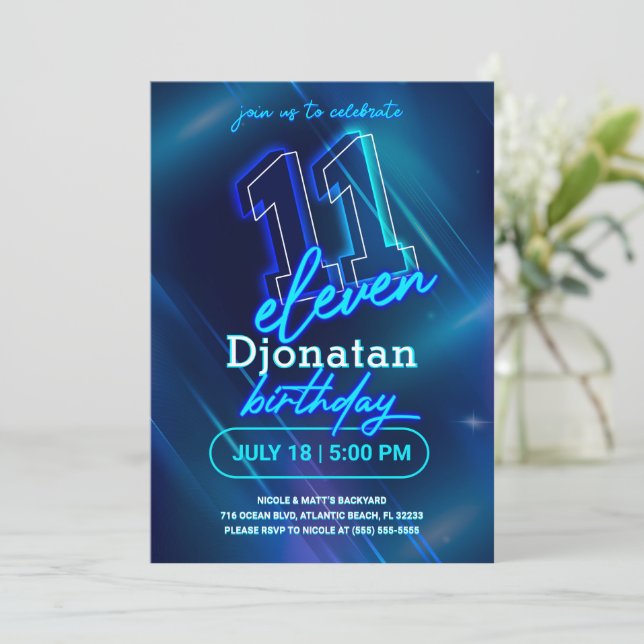 Carte d'invitation Blue Neon 11th Birthday Party (Debout devant)