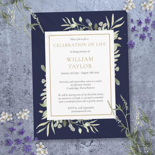 Carte d'invitation de célébration de vie au feuill (Navy Blue Foliage Celebration of Life Invitation Postcard)