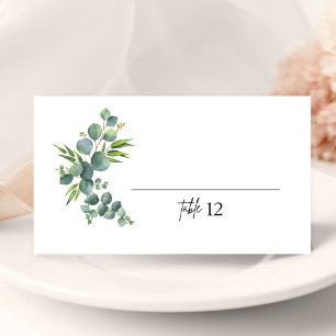 Carte d'invité pliée pour mariage au milieu des bo