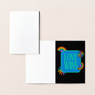 Carte Dorée Fierté - l'amour gagne. Gay arc-en-ciel