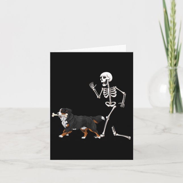 Carte Drôle Halloween Bernese Mountain Dog Et Skeleton (Devant)