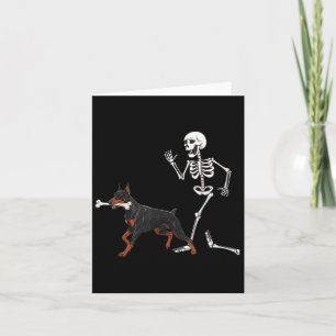 Carte Drôle Halloween Doberman Nscher Et Skeleton