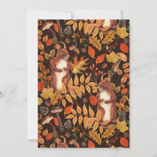 Carte Écureuils automnaux et flore sur brun foncé (Devant)