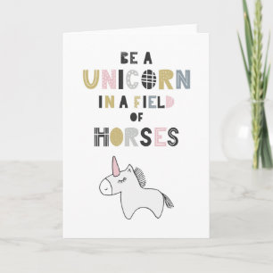 Carte Être Unicorne Dans Un Champ De Chevaux