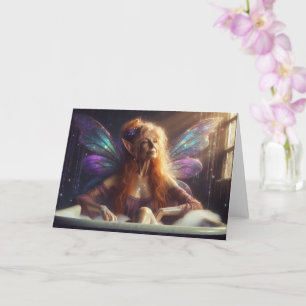 Carte Fairy Elder Woman prend un bain dans un bain pourp