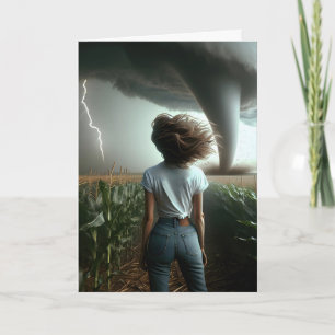 Carte Femme d'anniversaire regardant une tornade