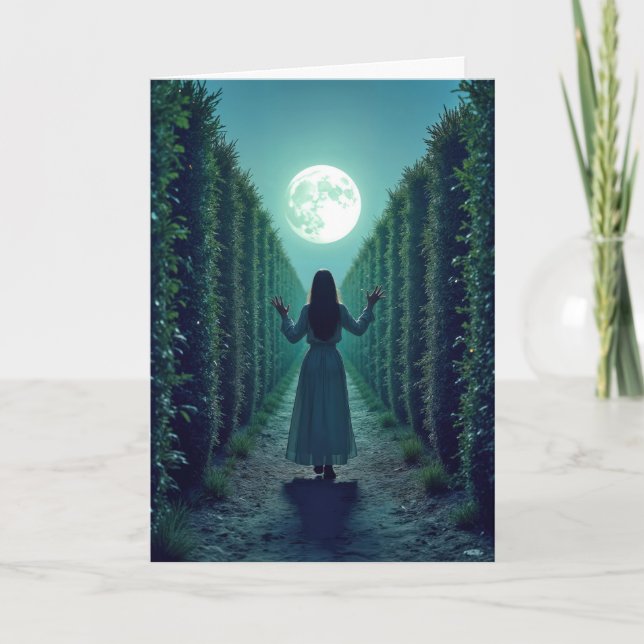 Carte Femme dans une haute haie éclairée par la lune (Devant)