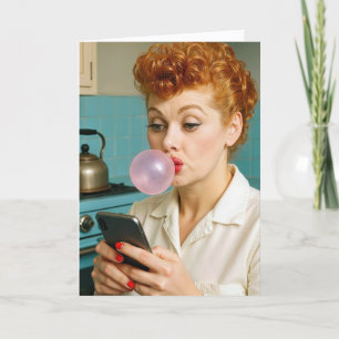 Carte Femme rousse rétro d'anniversaire qui vieillit en