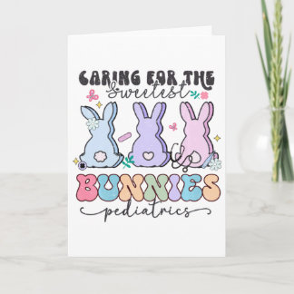 Carte Femmes prenant soin des lapins les plus mignons Pé