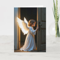 Fille ange regardant derrière une porte