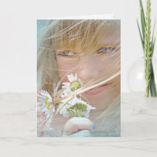 Carte Fille avec bouquet de marguerite d'été