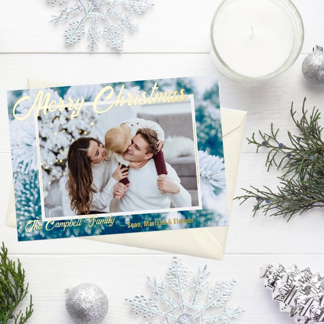 Carte Foil Photo Holiday avec succursale À feuilla (Gold Foil Christmas Card with Snowy Evergreen and Photo)