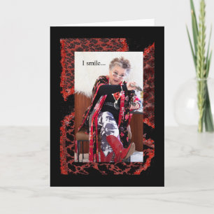 Carte Funny Gal souriant sans savoir ce qui se passe
