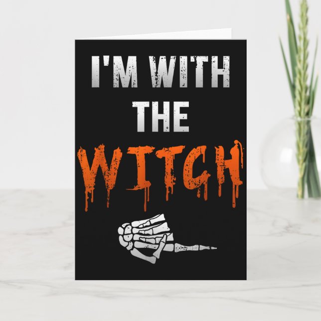 Carte I'm With Witch Skeleton Hand Funny Halloween Husba (Devant)