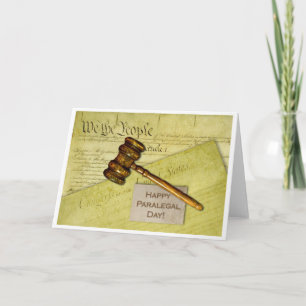 Carte Jour, documents et Gavel heureux de paralégal