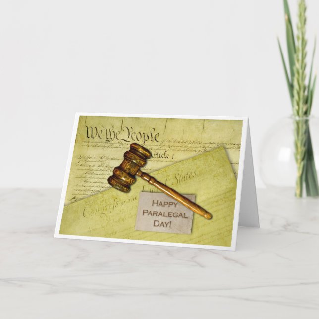 Carte Jour, documents et Gavel heureux de paralégal (Devant)