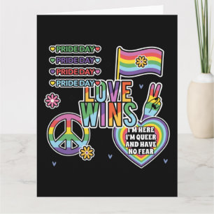 Carte Journée de la fierté. L'amour gagne. Je suis queer