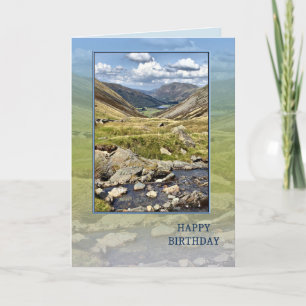 Carte Joyeux anniversaire avec un paysage de montagne