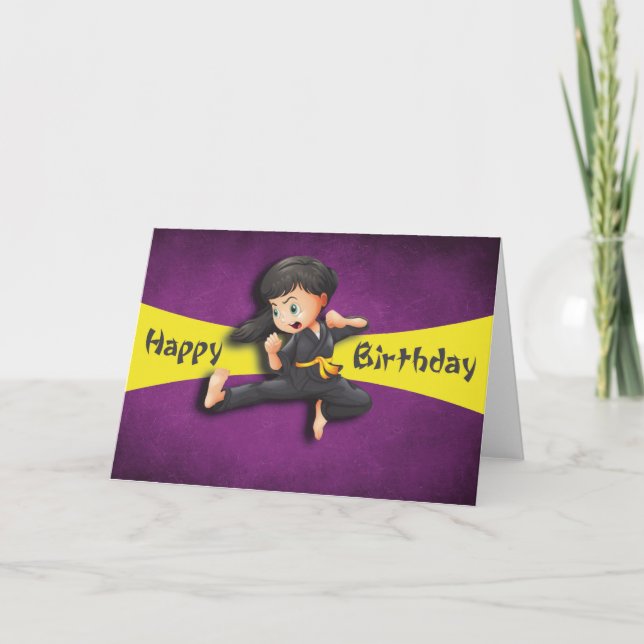 Carte Joyeux anniversaire Karate Kicking Girl (Devant)