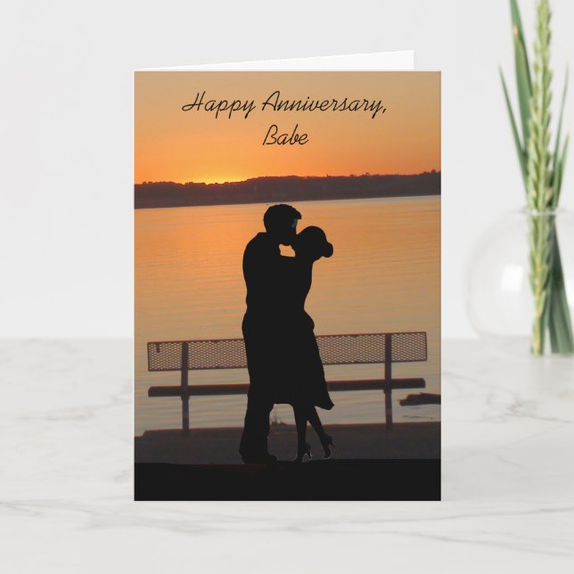 Carte Joyeux bébé anniversaire, Couple Kissing coucher d (Devant)