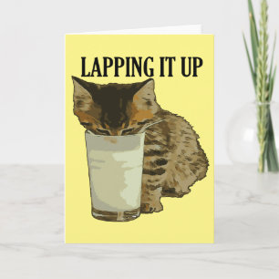 Carte Lapping It Up Joli Tabby Buvant du Lait dans un Ve