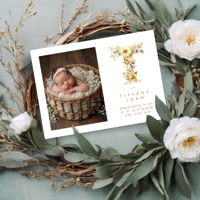 Carte Lovely Gold L Initial with Romantic Floral Design (Lovely Gold T Initial with Romantic Floral Design for Newborn Photo Announcement Card.)