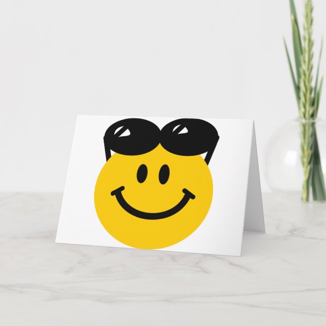 Carte Lunettes de soleil étées perché sur le visage (Devant)