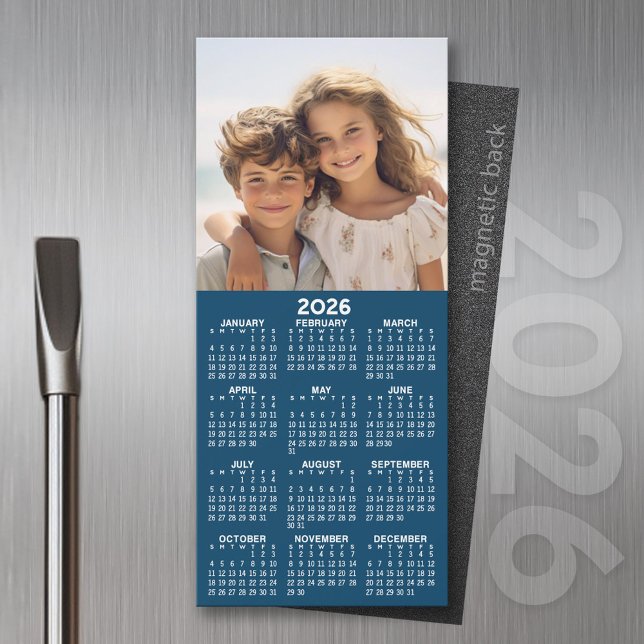 Carte Magnétique Calendrier avec aimant arrière - plan bleu Photo C (2026 Calendar Magnet for the Fridge or Home Office - Add a Photo for a Personal Touch)