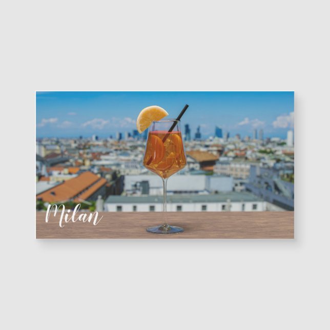 Carte Magnétique Cocktail Spritz sur une table avec vue sur Milan (Devant)