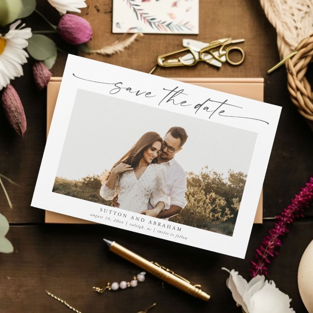 Carte Magnétique Élégant Script Mariage Photo Enregistrer l'aimant  (An elegant photo wedding save the date magnet with handwritten script and minimal typography.)