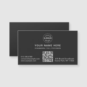 Carte magnétique noire mate avec vos informations