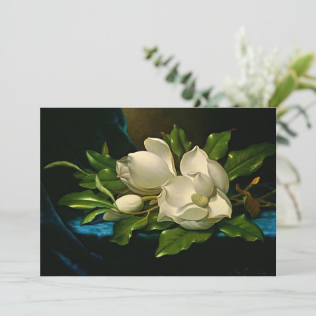 Carte Magnolia géante sur un tissu de velours bleu (Debout devant)