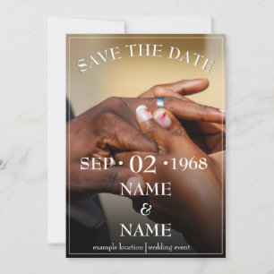 Carte Mains d'un couple de couleur lors d'un mariage qui